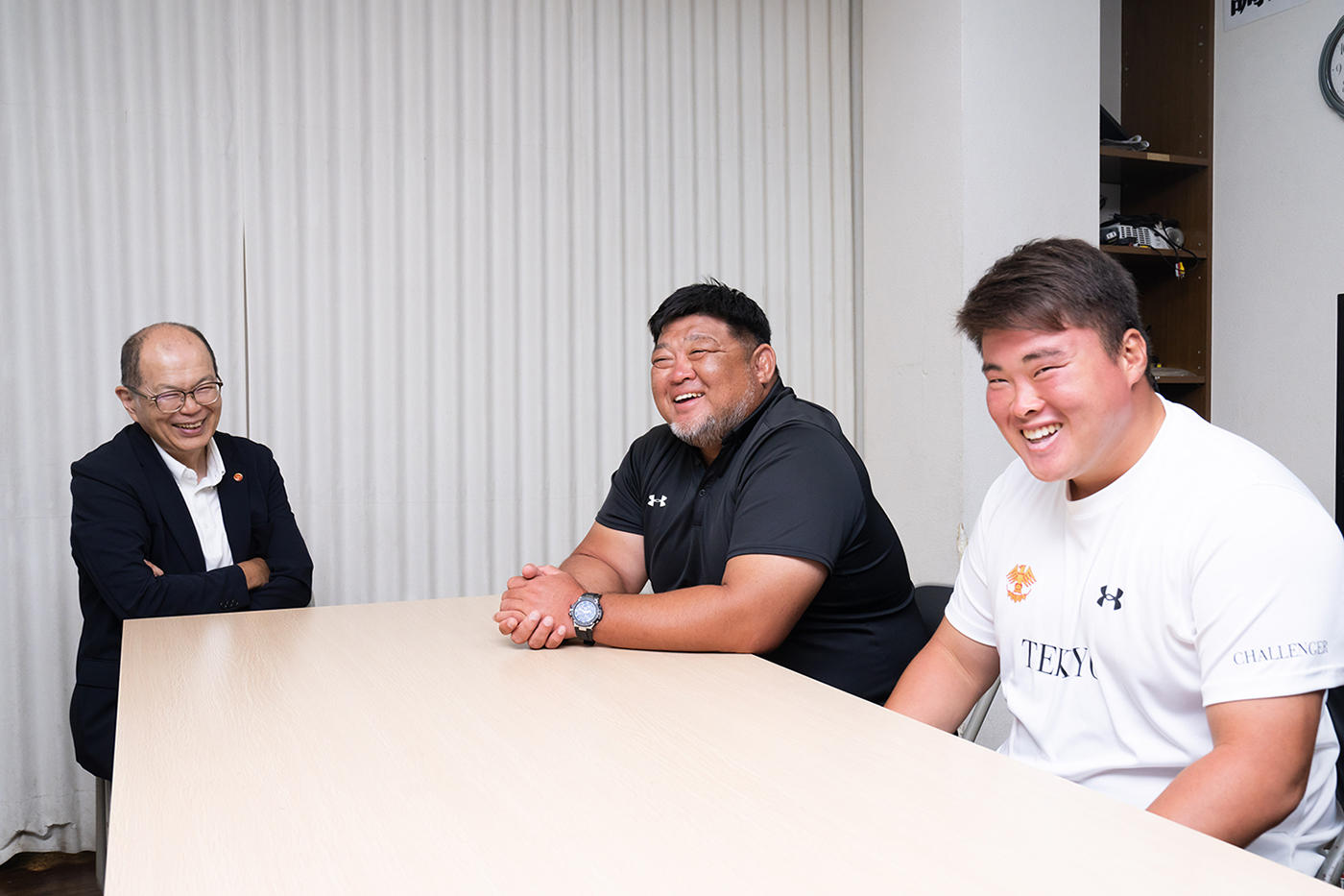 左:OB山地氏、中央:相馬監督、右:会計係小玉氏